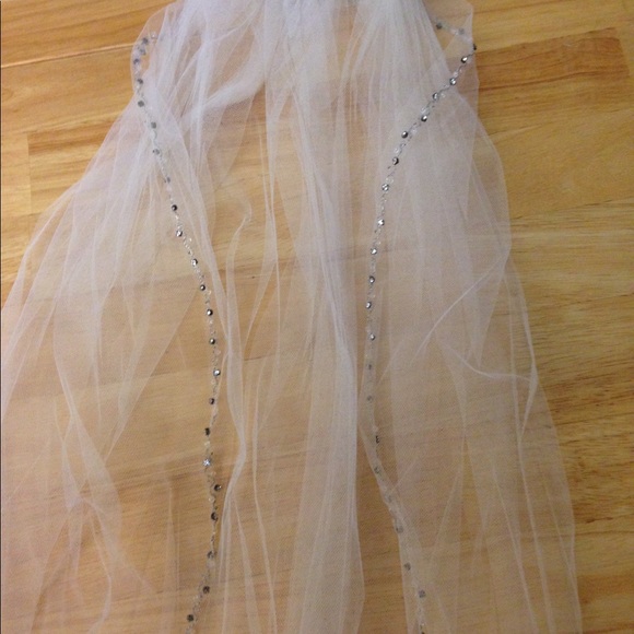 Beautiful Designer Anne Barge Wedding Gown - Picture 8 of 8